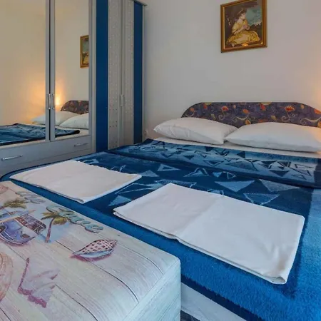 Apartment In 39053