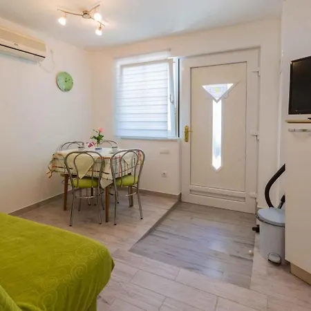 In 39053 Apartment *