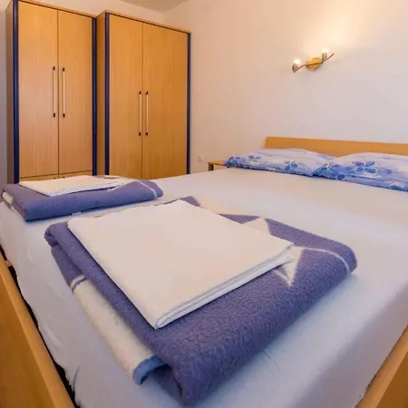 Apartment In 39053