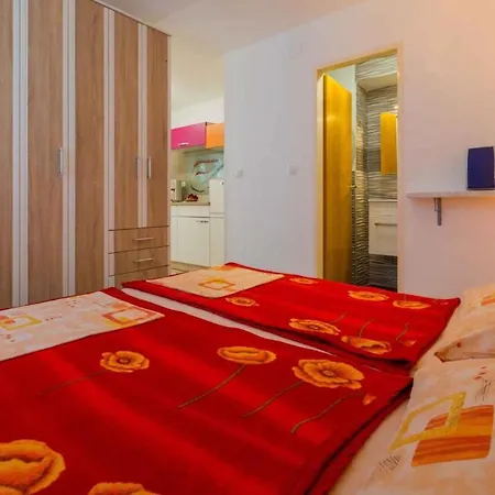Apartment In 39053 Jadranovo