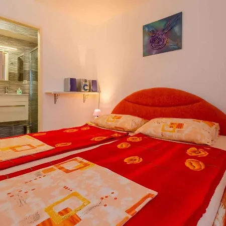 Apartment In 39053