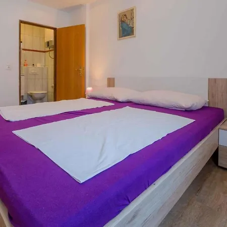 Apartment In 39053